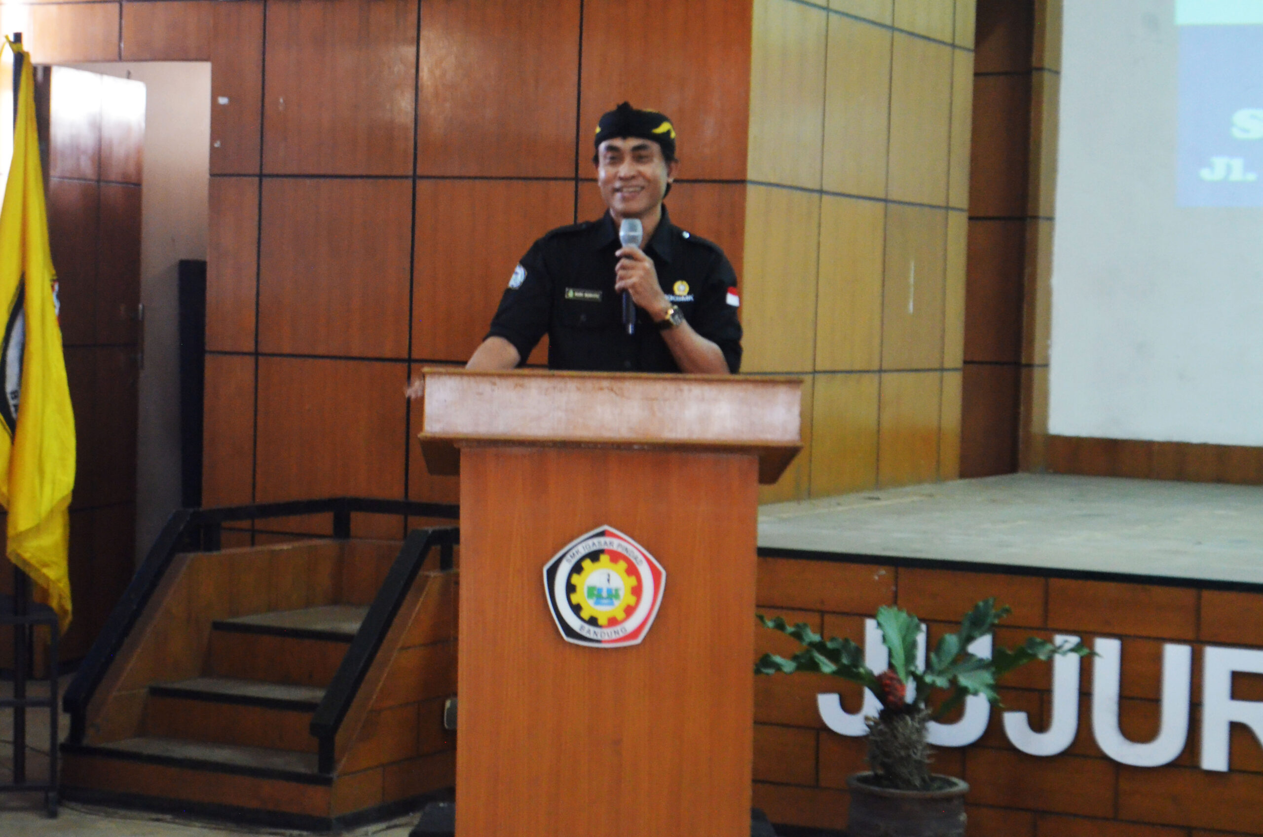 Ketua MKKSMK Kota Bandung Drs. Agung Indaryatno, M.Pd.