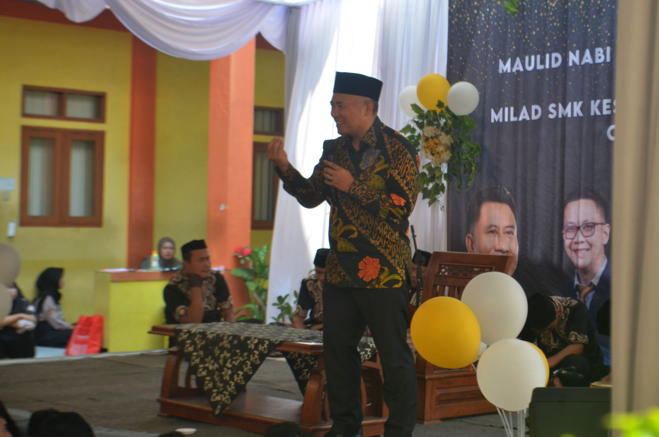 Ustadz Komarudi Kholil saat memimpin Tausiyah