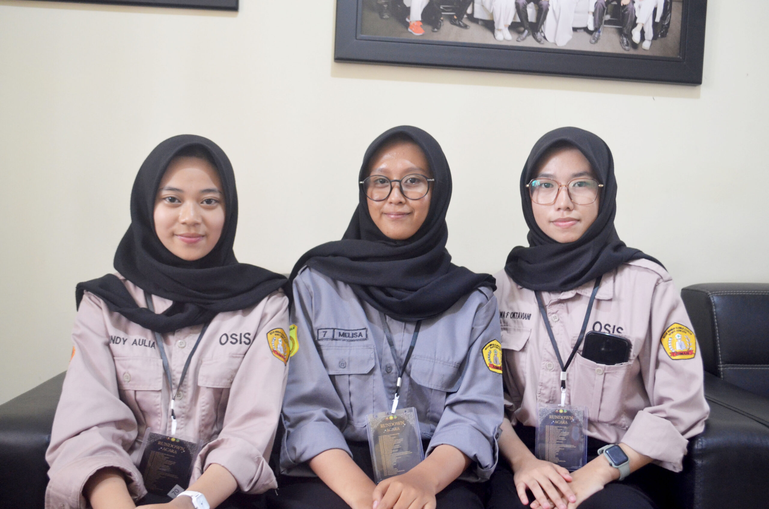 Siswi SMK Kesehatan Bhakti Kencana Cindy Aulia, Melisa dan Salwa