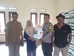 *Bhabinkamtibmas Desa Tamansari Melaksanakan Kegiatan Pembagian Bansos dan Sambang Warga Sekaligus Beri Edukasi TPPO Kepada Warga Binaanya*