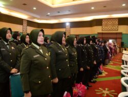 Polwan Polres Bogor Menghadiri Upacara Peringatan Hari Ibu Di Pemda Kabupaten Bogor Sekaligus Sebagai Komandan Upacara Perwakilan dari Polwan Polres Bogor