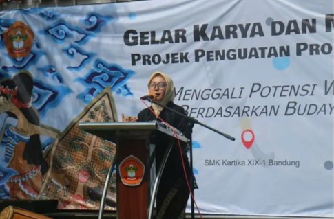 Ibu Ikrima dalam sambutannya