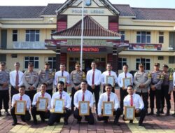 Apresiasi Kinerja, Kapolres Lebak berikan Penghargaan kepada Personil Sat Reskrim Yang Berprestasi
