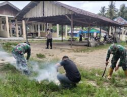 Lanjutkan Program Kasad, Anggota Koramil Laksanakan Karya Bhakti Pembersihan Pasar