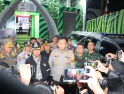 Pejabat Korlantas Polri,Wadir Lantas Polda Jabar Dan Wadir Reskrim Polda Jabar Memantauan Jalur Arus Lalu Lintas Di Pos Gadog Puncak Kabupaten Bogor