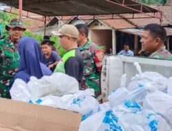 Prajurit TNI AD , Bantuan Logistik untuk Korban Banjir di Musi Rawas Utara