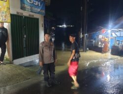 Polsek Leuwiliang Beserta Instansi Terkait Lakukan Evakuasi Bencana Alam Pohon Tumbang dan Sungai Yang Meluap