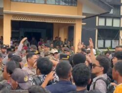 Warga Desa Bojong Murni Geruduk Kecamatan Ciawi:Ada Apa