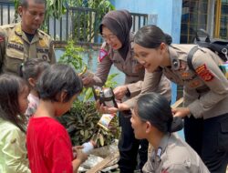 Polwan Polres Bogor Lakukan Trauma Healing Serta Pendampingan Terhadap Korban Musibah Bencana Banjir Bandang di Gunung Putri Kabupaten Bogor