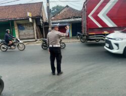 Anggota Polsek Ciampea Laksanakan Kegiatan Cooling Sistem Mengatur Lalulintas di Bulan Suci Ramadhan Cegah Kemacetan dan Tekan Angka Kecelakaan Lalulintas