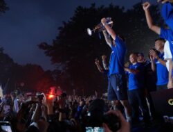 Ribuan Bobotoh Sambut Kemenangan Persib Bandung Juarai Liga BRI 1