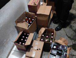 Kapolsek Megamendung Pimpin Langsung Dalam Operasi Penyakit Masyarakat, Puluhan Botol Miras Ikut di Sita