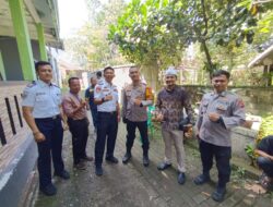 Kapolsek Ciawi, AKP Dede Lesmana Monitoring Pemberian Kompensasi Dari Gubernur Jabar Kepada Pengemudi Angkutan Umum Jalur Bogor Puncak