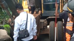 Bukti Nyata polri Hadir di Tengah Masyarakat: Polsek Ciawi Polres Bogor Bantu Evakuasi Rumah Roboh di Desa Ciawi