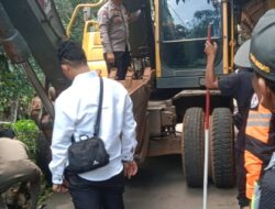 Bukti Nyata polri Hadir di Tengah Masyarakat: Polsek Ciawi Polres Bogor Bantu Evakuasi Rumah Roboh di Desa Ciawi