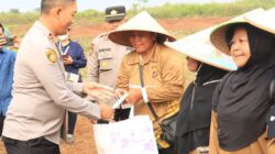 Kapolres Bogor Salurkan Bansos ke Kelompok Tani,Peduli Petani dan Ketahanan Pangan