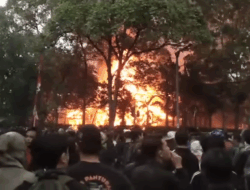 Kericuhan dan Aksi Anarkis Demonstran di DPRD Jawa Barat, KDM Datang Namun di Tolak Pendemo