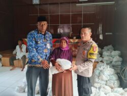 PT. Salago Berbagi  Bingkisan Sembako Pada Warga Ciwandan