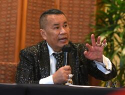 Hotman Paris Siap Membuktikan Depan Presiden Prabowo Kalau Nadiem Tidak Menerima 1 Sen Pun