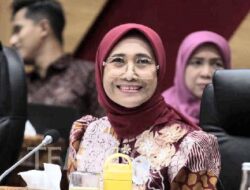 DPR Tegaskan Tunjangan Guru Tetap Masuk dalam RUU Sisdiknas: Reformasi atau Rebranding?