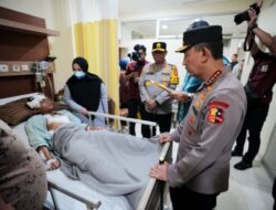 Kapolri Kunjungi Korban Ledakan SMAN 72