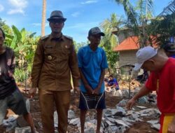 Kepala Desa Sindangheula Lakukan Peletakan Batu Pertama Program Bedah Rumah di Kampung Pasir Kedung