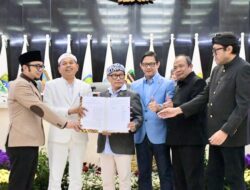 DPRD Jabar Sahkan APBD 2026: Anggaran Tembus Rp30,459 Triliun, Fokus ke Layanan Dasar
