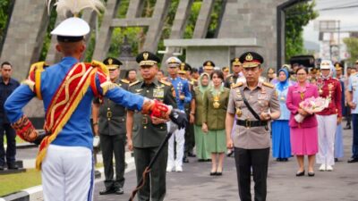 Kapolri dan Panglima TNI Pimpin Wisuda Taruna, Soliditas TNI-Polri Jadi Sorotan