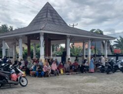 Ratusan Warga Kelurahan Pabean dan Kebondalem Kecamatan Purwakarta Sumringah Dapat Bantuan BLTS, Beras dan Minyak Goreng