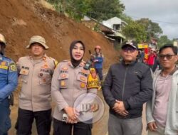 LONGSORAN TUTUP JALAN GADOG – BOGOR, KAPOLSEK MEGAMENDUNG KOORDINASI BERBAGAI PIHAK TANGANI DENGAN CEPAT