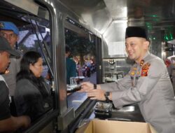 Polres Bogor Gelar Bagi-bagi Takjil dan Buka Puasa Bersama Mahasiswa di Area Pakansari