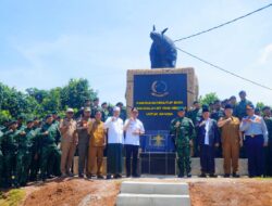 Yonif 318/Adhirajasa Yudha Resmikan Patung Badak Hitam, Simbol Ketangguhan dan Kepedulian Lingkungan di Lebak