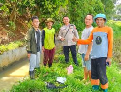 Gotong Royong “Bebersih Susukan” dan Penutupan Pintu Air di Pasirangdu Perkuat Irigasi Pertanian