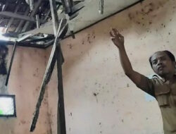 SDN Girimukti Cikalong Wetan Terancam Ambruk, Atap Kelas I Runtuh, Siswa Belajar Bergantian