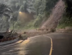 Longsor Tutup Jalur Cadas Pangeran, Puluhan Kendaraan Terjebak di Sumedang