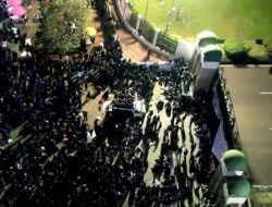 Mahasiswa Kepung Parlemen, DPR Gelar Dialog Tertutup