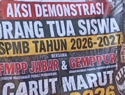 Massa Pendemo Desak Investigasi Dugaan Pelanggaran Aplikasi SPMB 2026