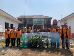 Mahasiswa KKM 20 Kiara Universitas Primagraha Wujudkan Taman Kiara Asri yang Lebih Indah dan Nyaman
