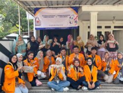 Pelatihan Kerajinan Tangan dari Limbah Plastik Bekas Dorong Kreativitas dan Pemberdayaan Masyarakat di Kelurahan Sukalaksana
