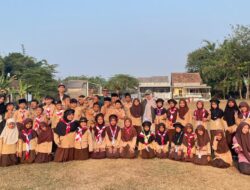 Mahasiswa KKM Kelompok 20 UPG Perkuat Karakter Siswa Lewat Ekstrakurikuler Pramuka