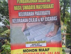 Puluhan Tahun tak di Perbaiki, Ratusan Warga Pandeglang Perbaiki Jalan Secara Swadaya