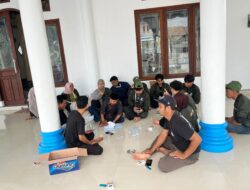 KKM Kelompok 32 Universitas Primagraha laksanakan pendampingan Door to Door Pembayaran PBB bagi Masyarakat