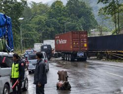 Truk Kontainer Kecelakaan di Nagreg, Arus Lalu Lintas Tersendat hingga Rancaekek