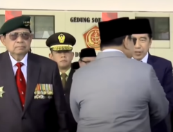 SBY-Jokowi Duduk Sebelah-sebelahan di HUT TNI, Momen Dua Mantan Presiden Langsung Jadi Sorotan